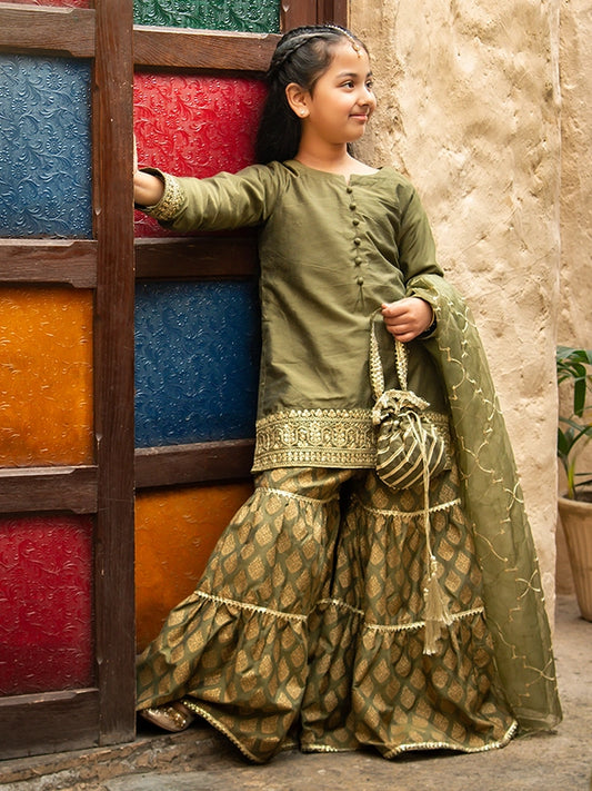 CHO17 - Olive Green Girl